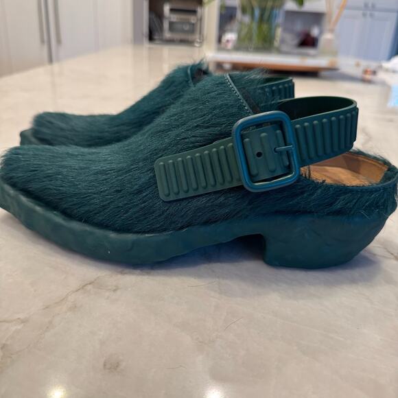 CamperLab Venga Mules Sz 38 Unisex Green Long Calf Hair Leather Clogs Slingbacks - Picture 9 of 15